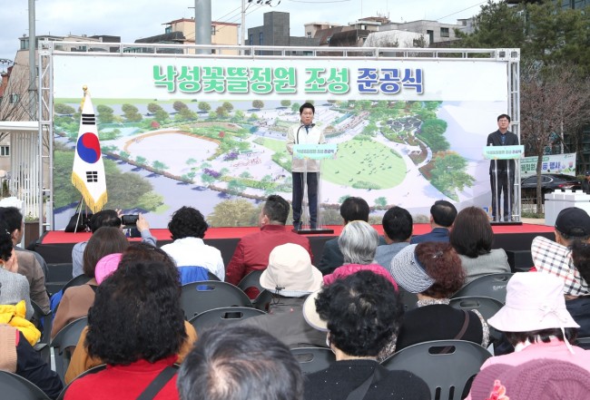 관악구, 봄내음 가득한 낙성꽃뜰정원 완성…'힐링 1번지' 자리매김