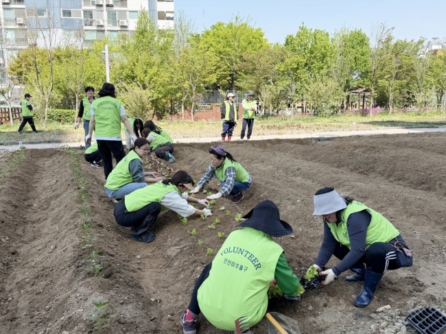 미추홀구종합자원봉사센터, '도시농부 체험' 본격 시작…나눔의 씨앗 뿌린다